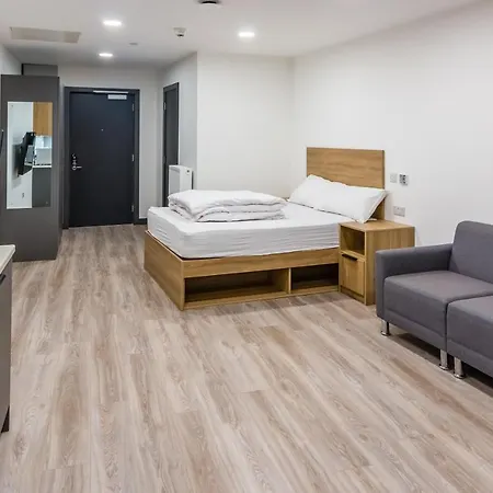 Destiny Student - Broga House Apartment *
